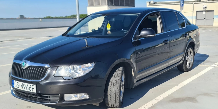 Skoda Superb cena 34500 przebieg: 235000, rok produkcji 2012 z Słupsk małe 79